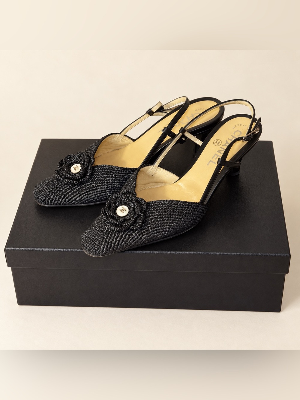 Vintage Chanel Black Raffia Camellia CC Slingback Heels Size 35C - Picture 3 of 15